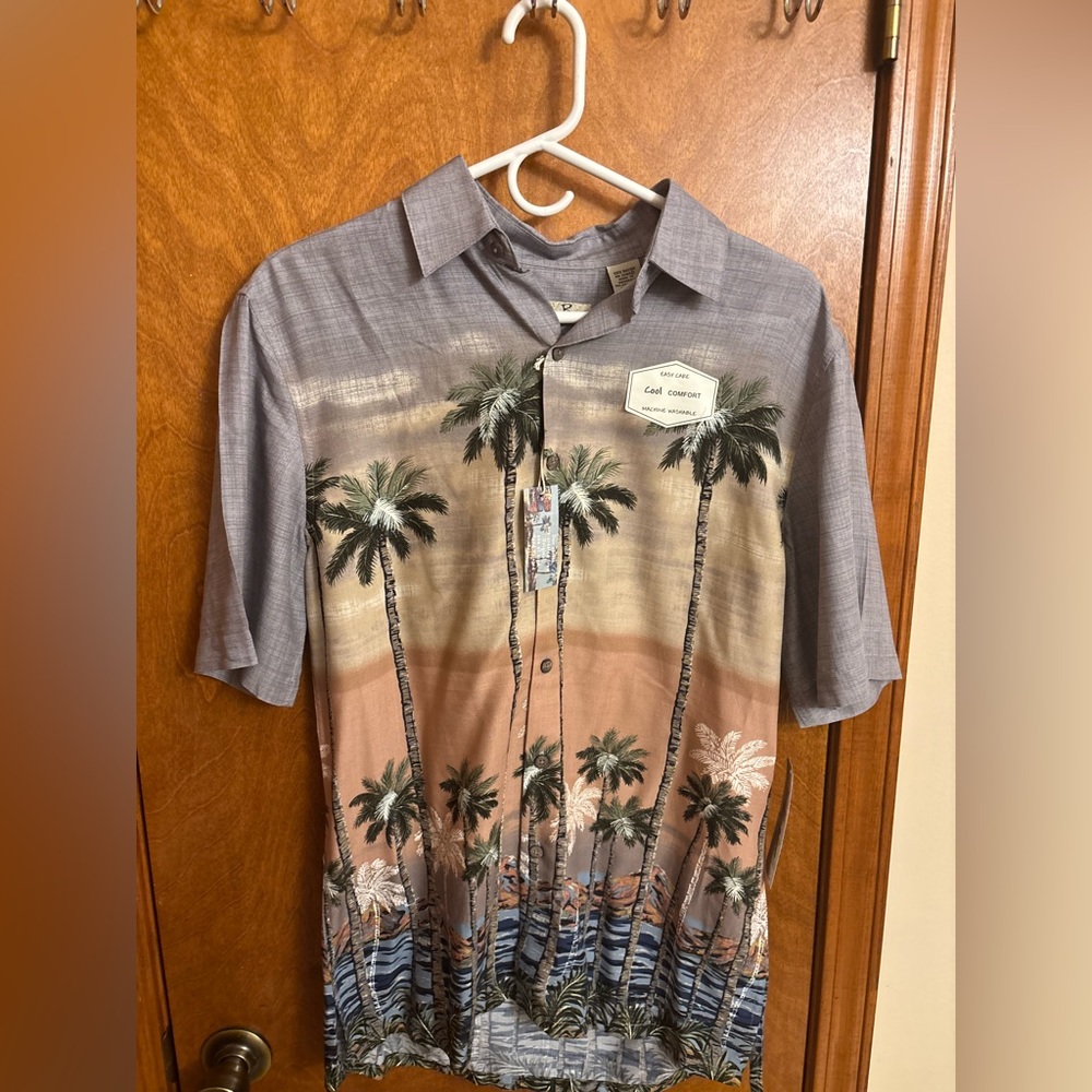 NWT- men’s batik bay shirt